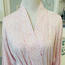 Load image into Gallery viewer, Leopard Long Robe - Pink
